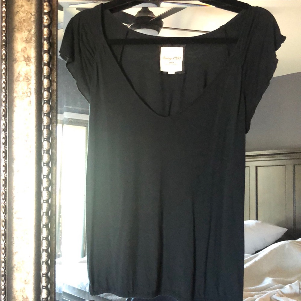 Black blouse flowy sleeves elastic bottom